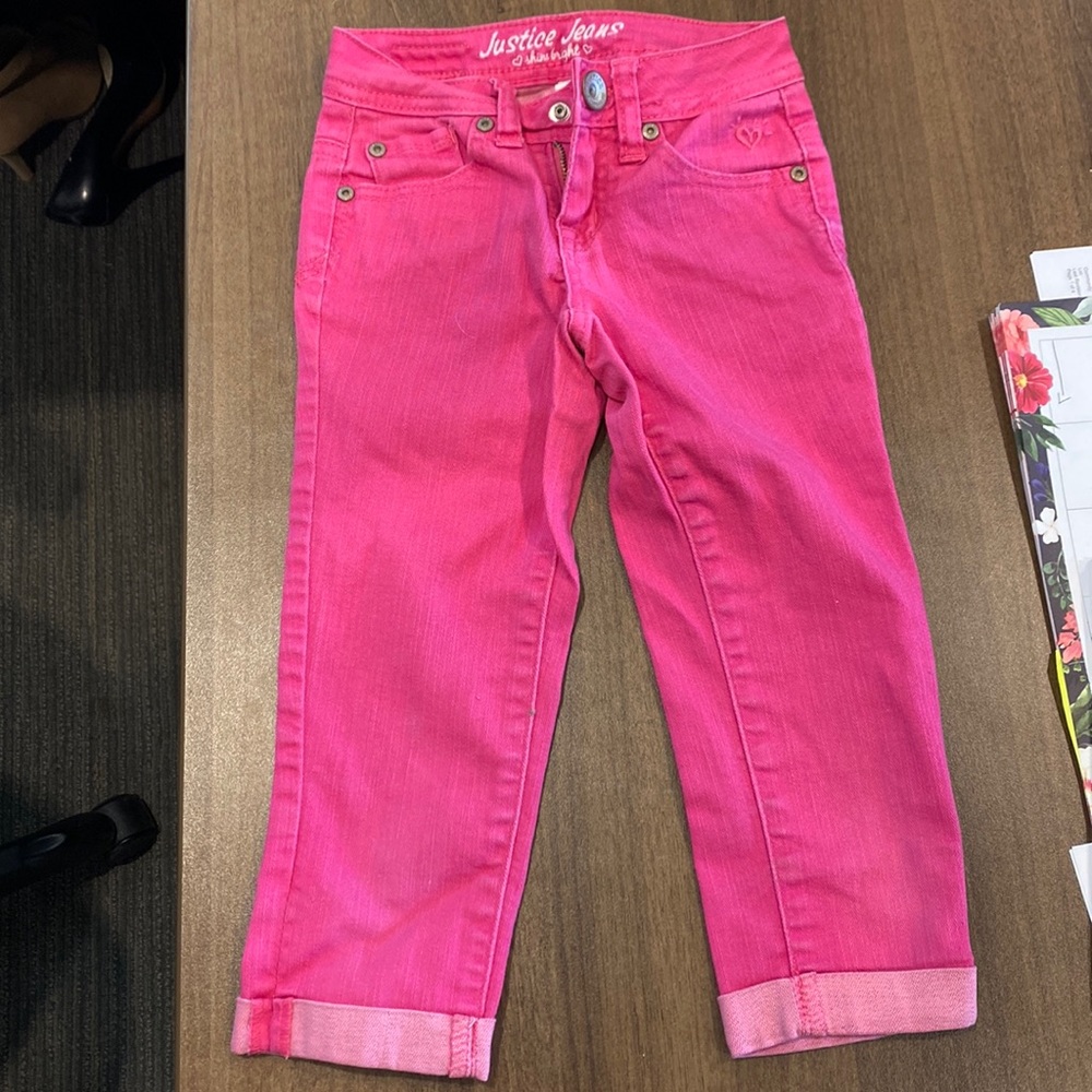Size 7 slim pink Justice Capri jeans!